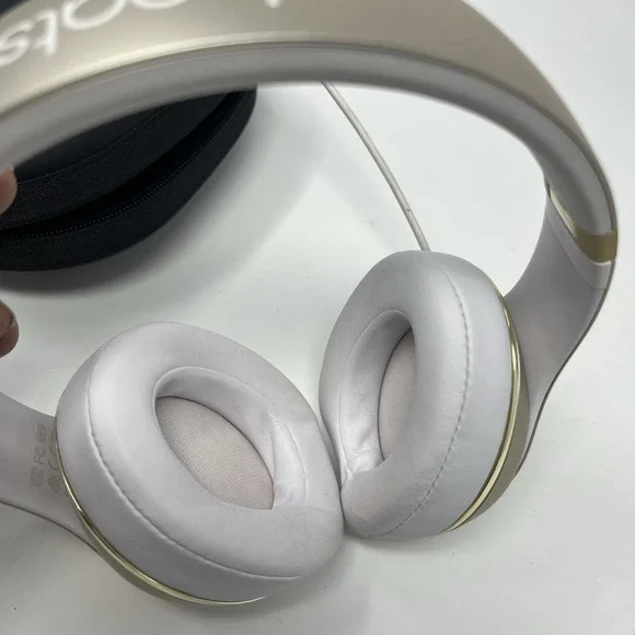 Gold Beats by Dre Studio 2.0 Over-Ear Wired Headphones B0500 W/ Case Tested - Picture 4 of 11